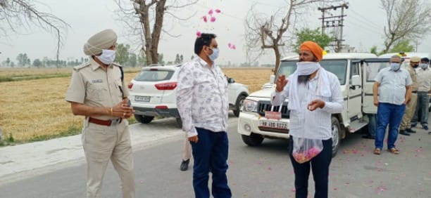 SDM Anurag Dhaliya and DSP Dalbir Singh leading flag March in Bilona village welcome with pholpattiya by Sarpanch and villagers
